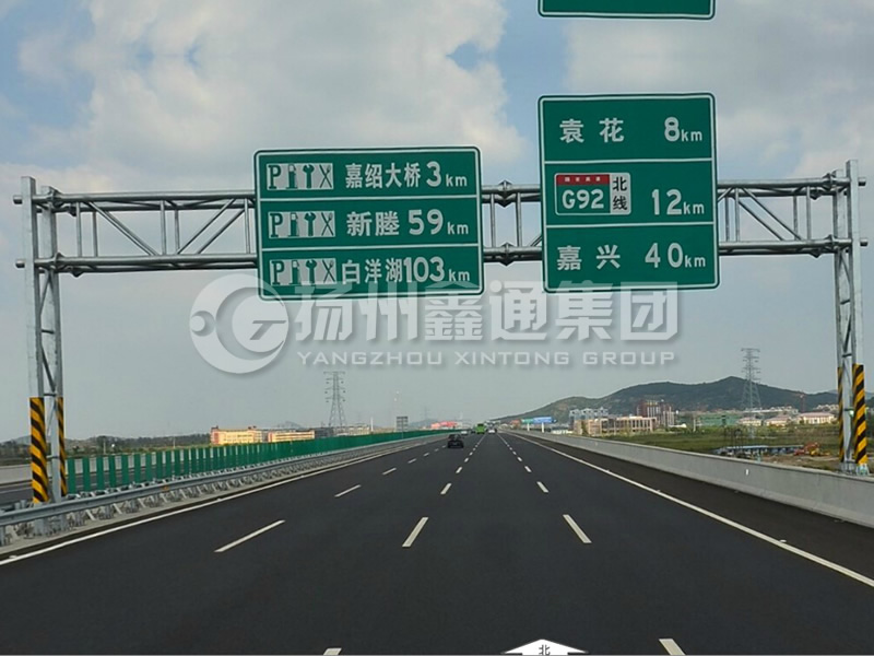 LMJ-029，桁架式標(biāo)志牌龍門架